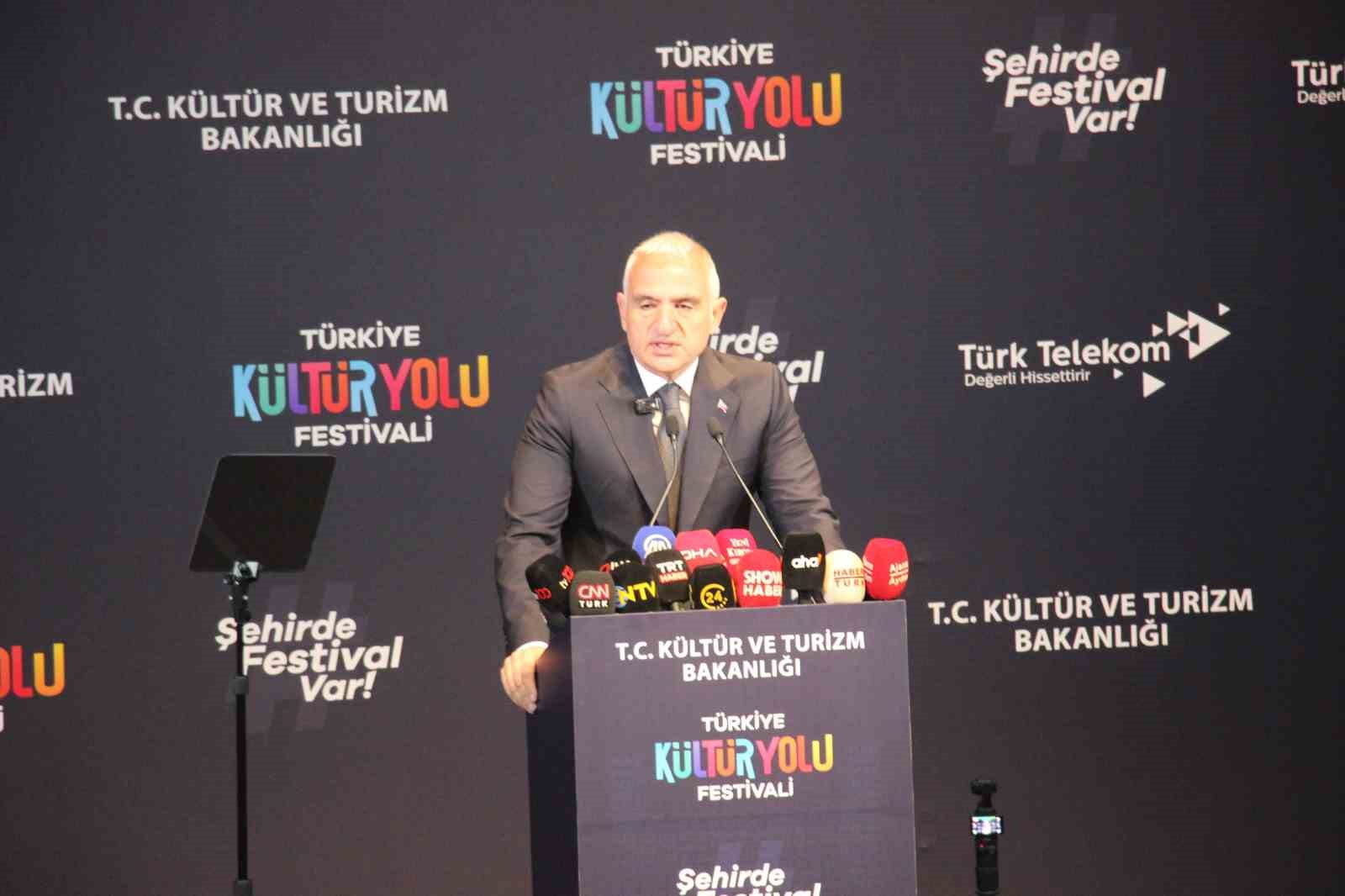 K&uuml;lt&uuml;r ve Turizm Bakanı Ersoy: "Festivalimiz 26 şehri kapsayan b&uuml;y&uuml;kl&uuml;ğe ulaşmıştır"
