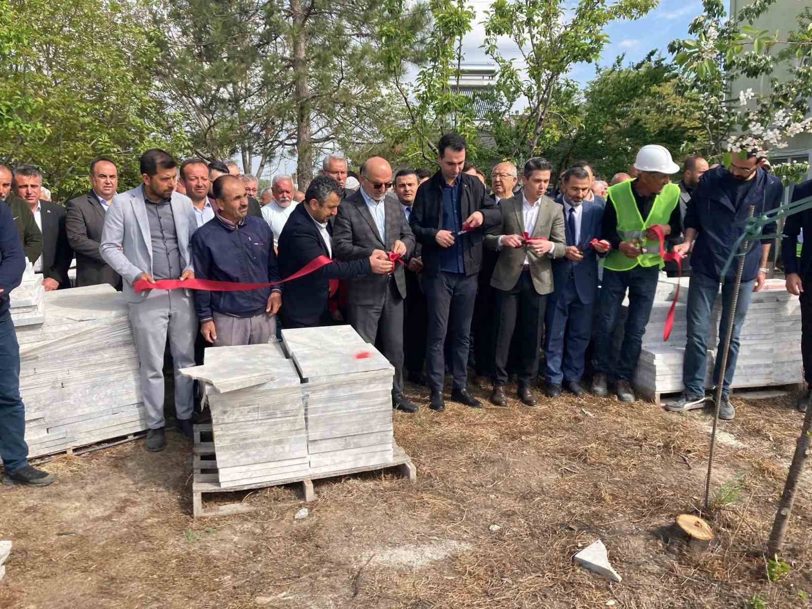 Dazkırı&rsquo;da cami temeli atılıp, hacı adayları bilgilendirildi
