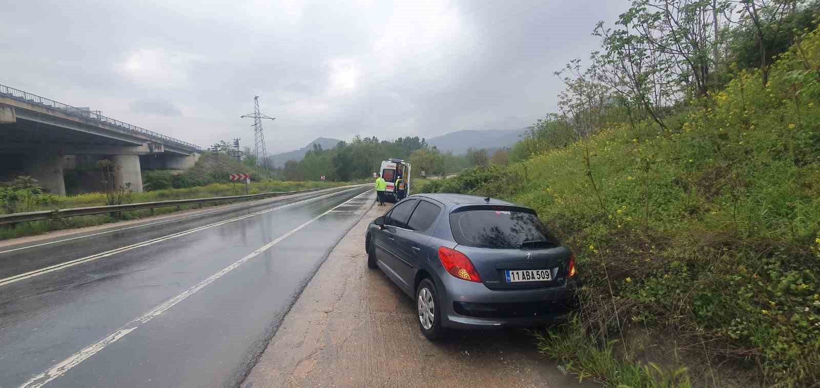 Yağışlı hava kazayı da beraberinde getirdi
