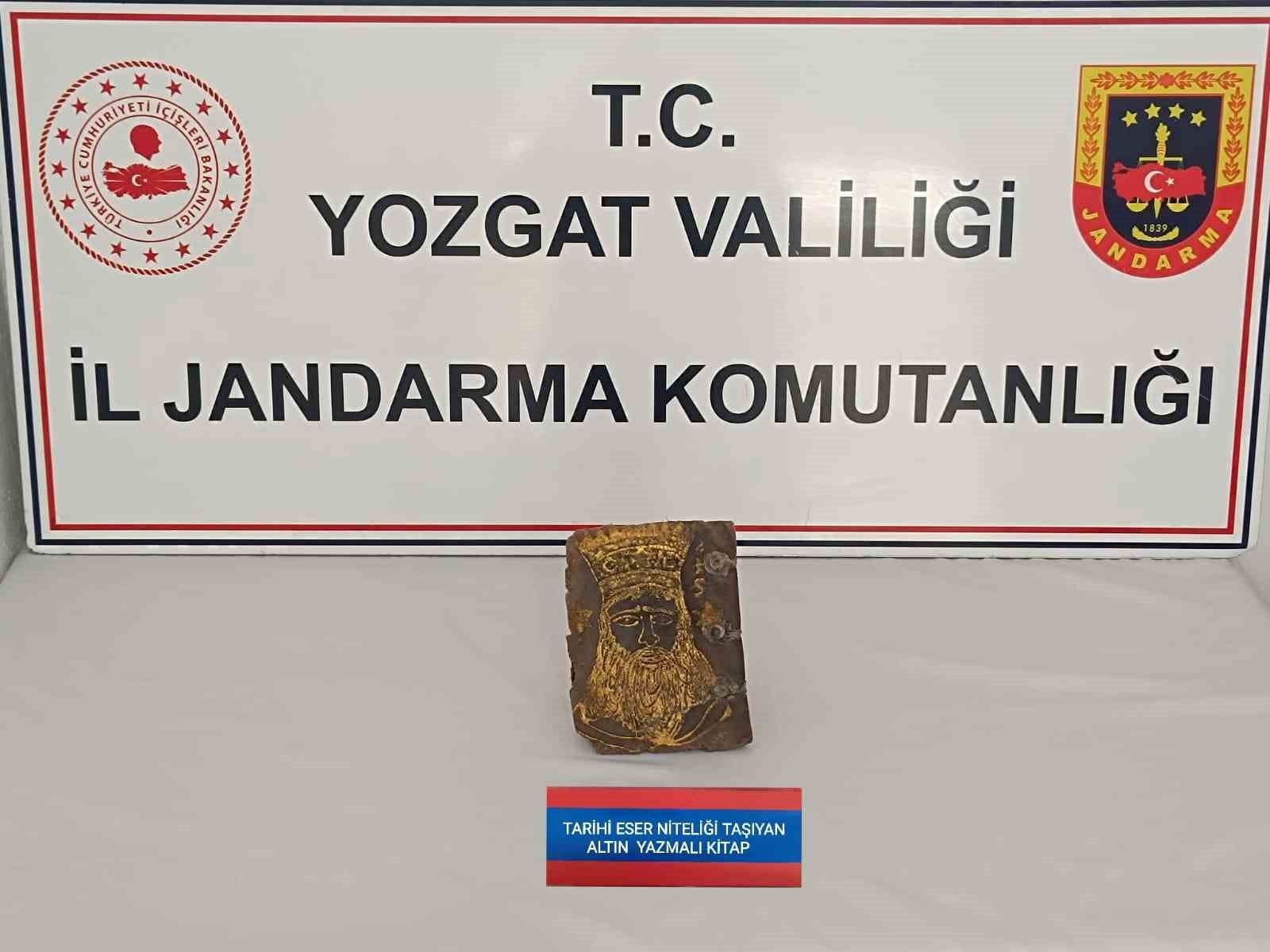 Yozgat’ta paha biçilemeyen altın yazma tarihi kitap ele geçirildi