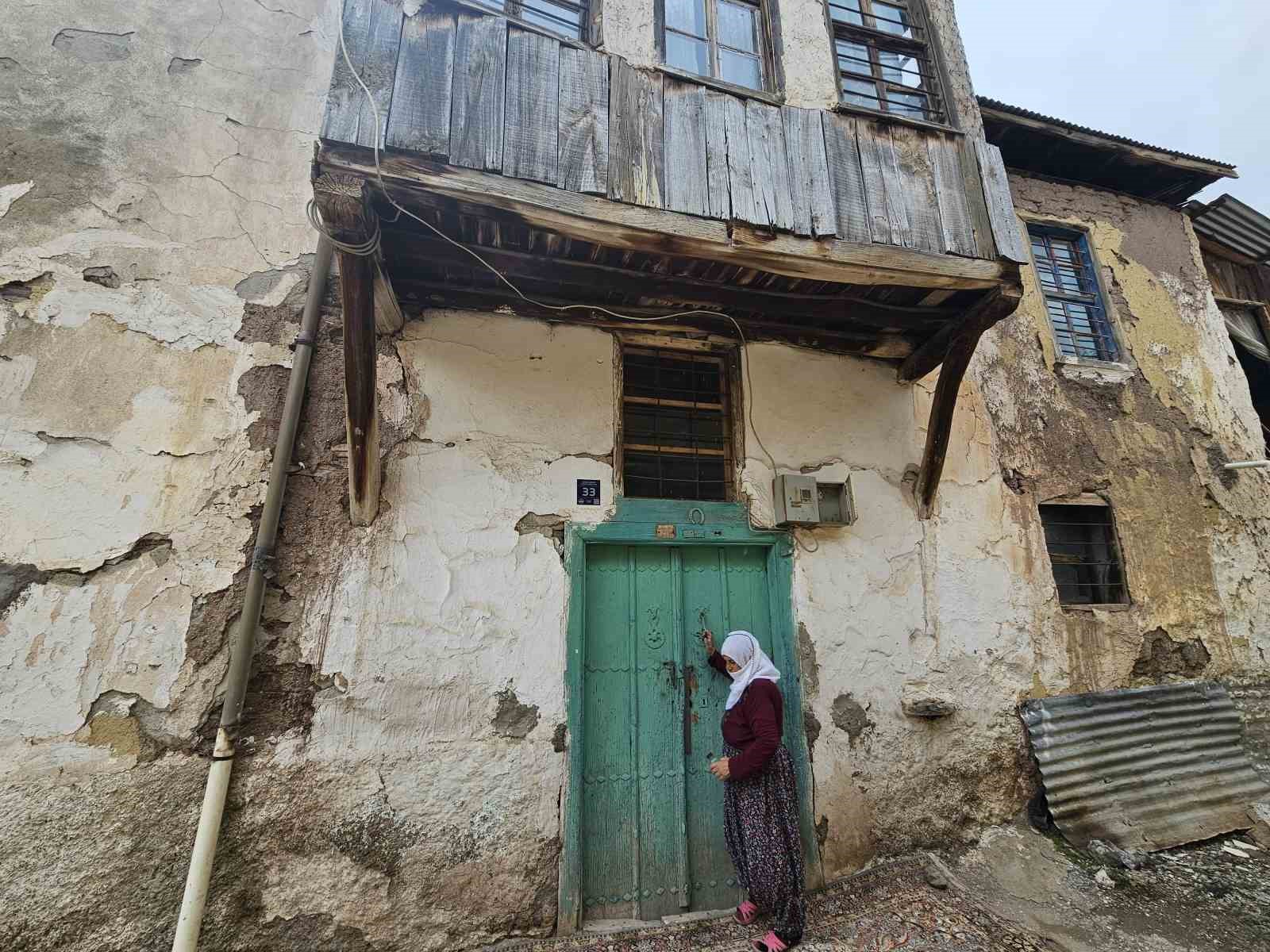 Elazığ&rsquo;da 450 yıllık konak ge&ccedil;mişin izlerini taşıyor
