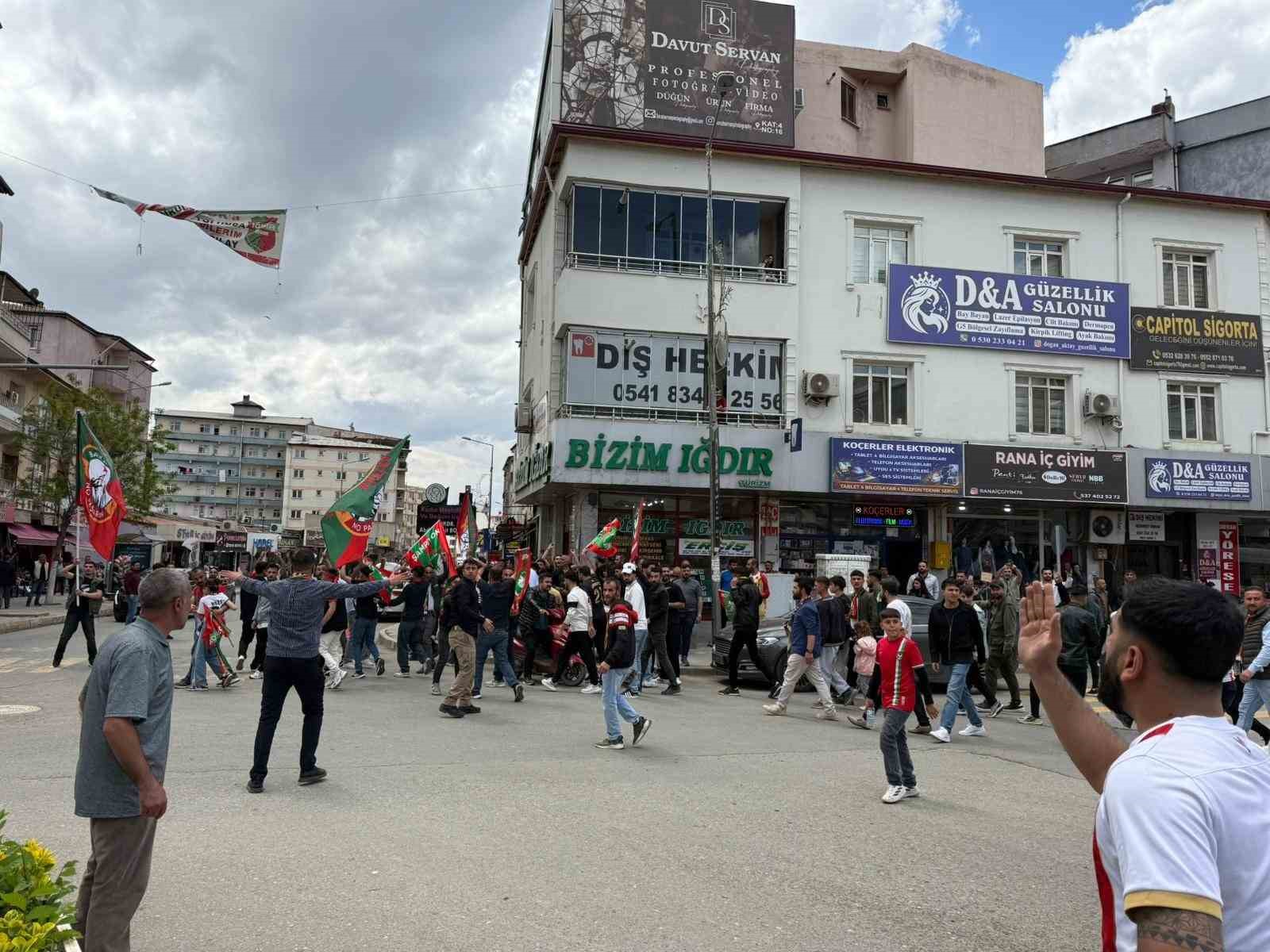 Iğdır&rsquo;da kritik ma&ccedil; &ouml;ncesi gerginlik: Taraftarlar arasında arbede
