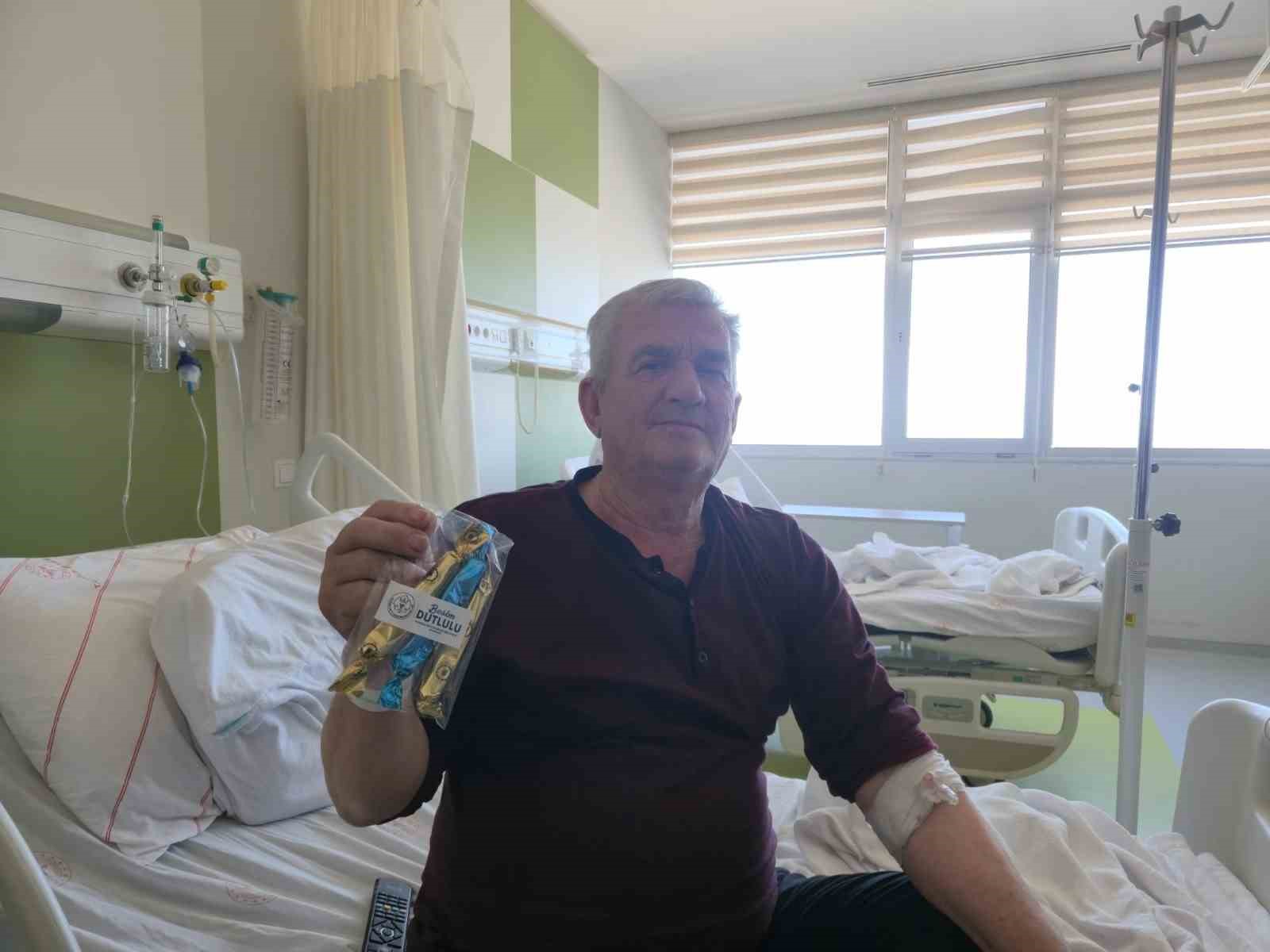 Manisa&rsquo;daki hastalara mesir macunu dağıtıldı
