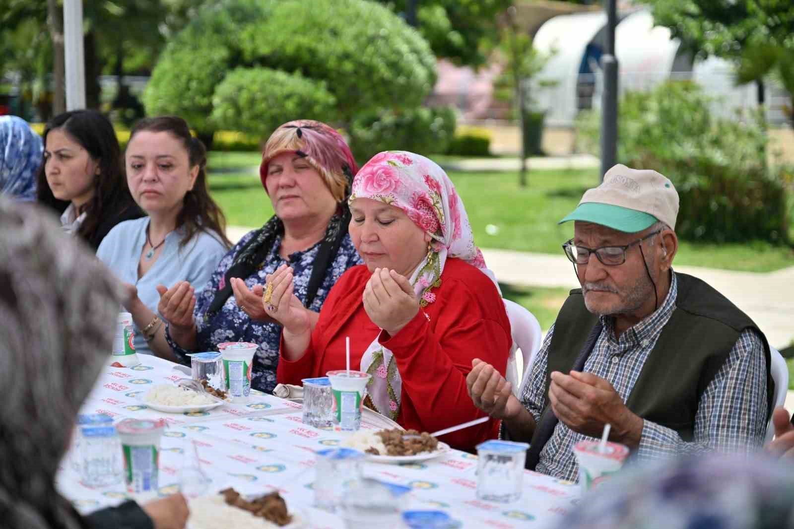 Dilek Mahallesi&rsquo;nin kahraman şehitleri dualarla anıldı
