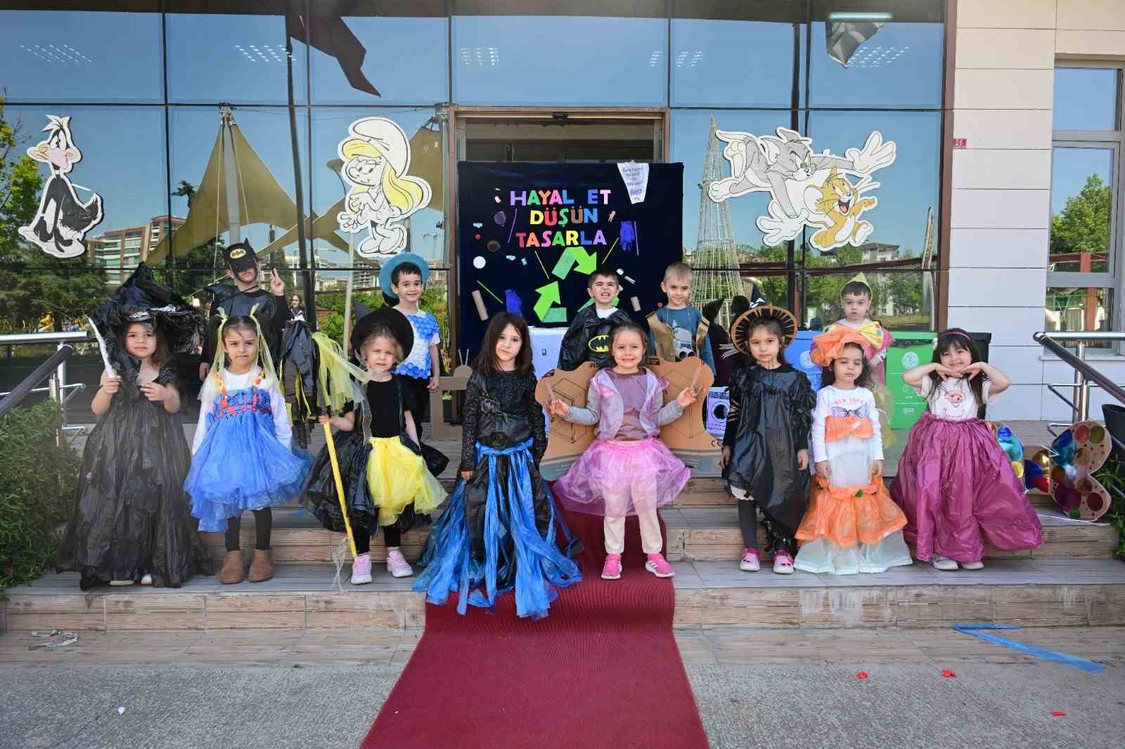 Miniklerden "Sıfır atık" defilesi
