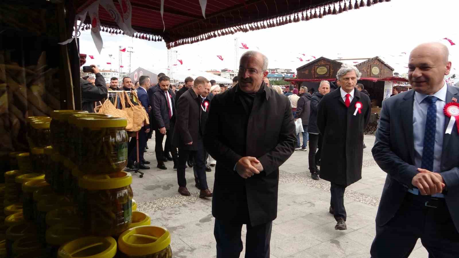 &Ccedil;anakkale&rsquo;de &lsquo;İşyurtları &Uuml;r&uuml;n ve El Sanatları Fuarı&rsquo; a&ccedil;ıldı
