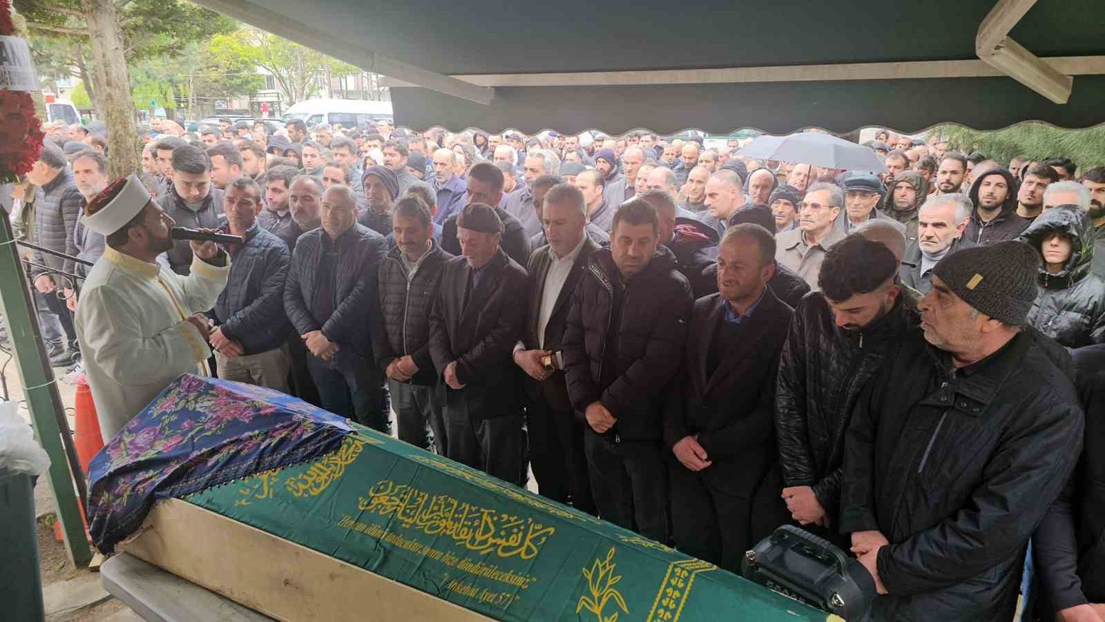 Otob&uuml;s kazasında hayatını kaybeden Elif, Tekirdağ&rsquo;da defnedildi
