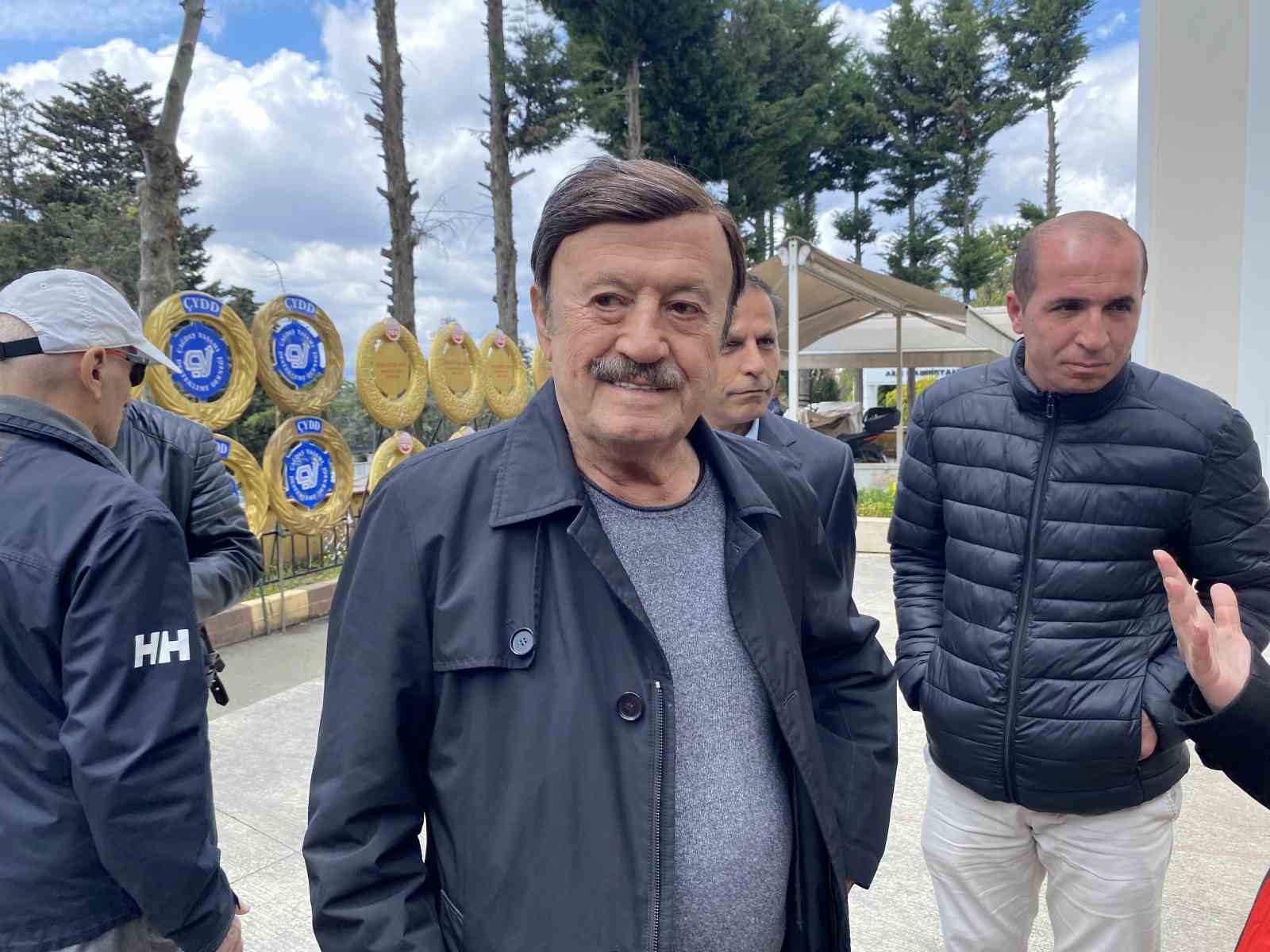 Sanat&ccedil;ı T&uuml;lay &Ouml;zer son yolculuğuna uğurlandı
