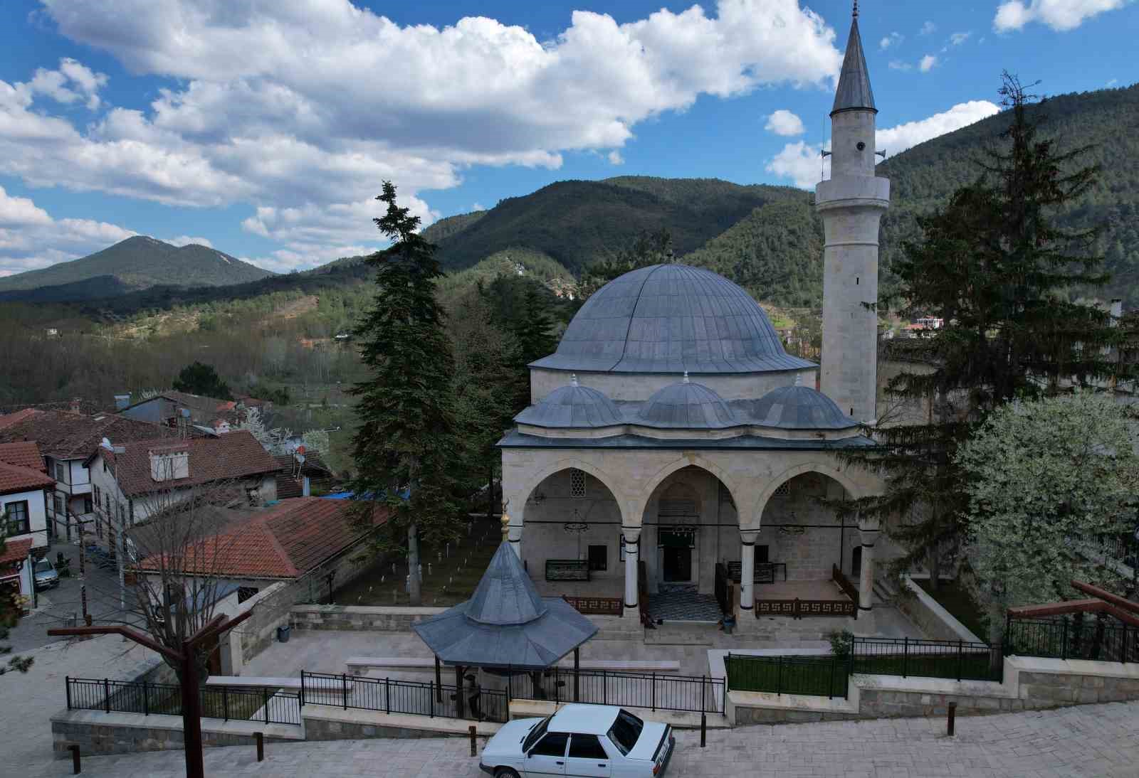 Birçok badire atlatan 508 yıllık cami tarihe tanıklık etmeye devam ediyor
