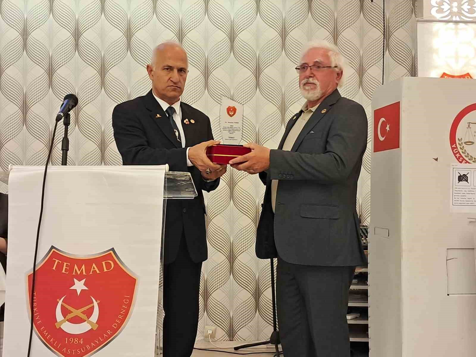 Emekli askerler sandığa gitti
