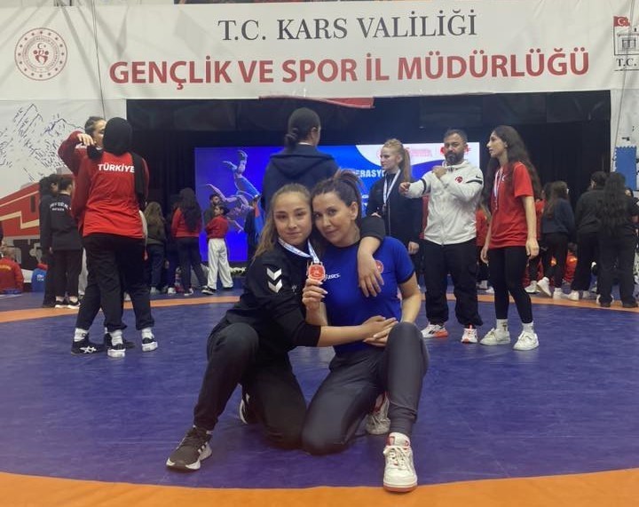 K&ouml;yceğizli g&uuml;reş&ccedil;i &Ccedil;omak T&uuml;rkiye &uuml;&ccedil;&uuml;nc&uuml;s&uuml; oldu
