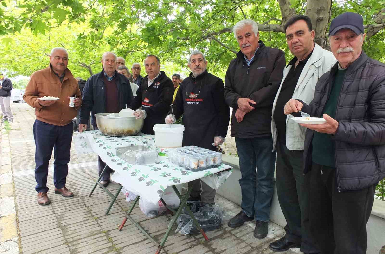 Burhaniye&rsquo;de pilav hayırları devam ediyor
