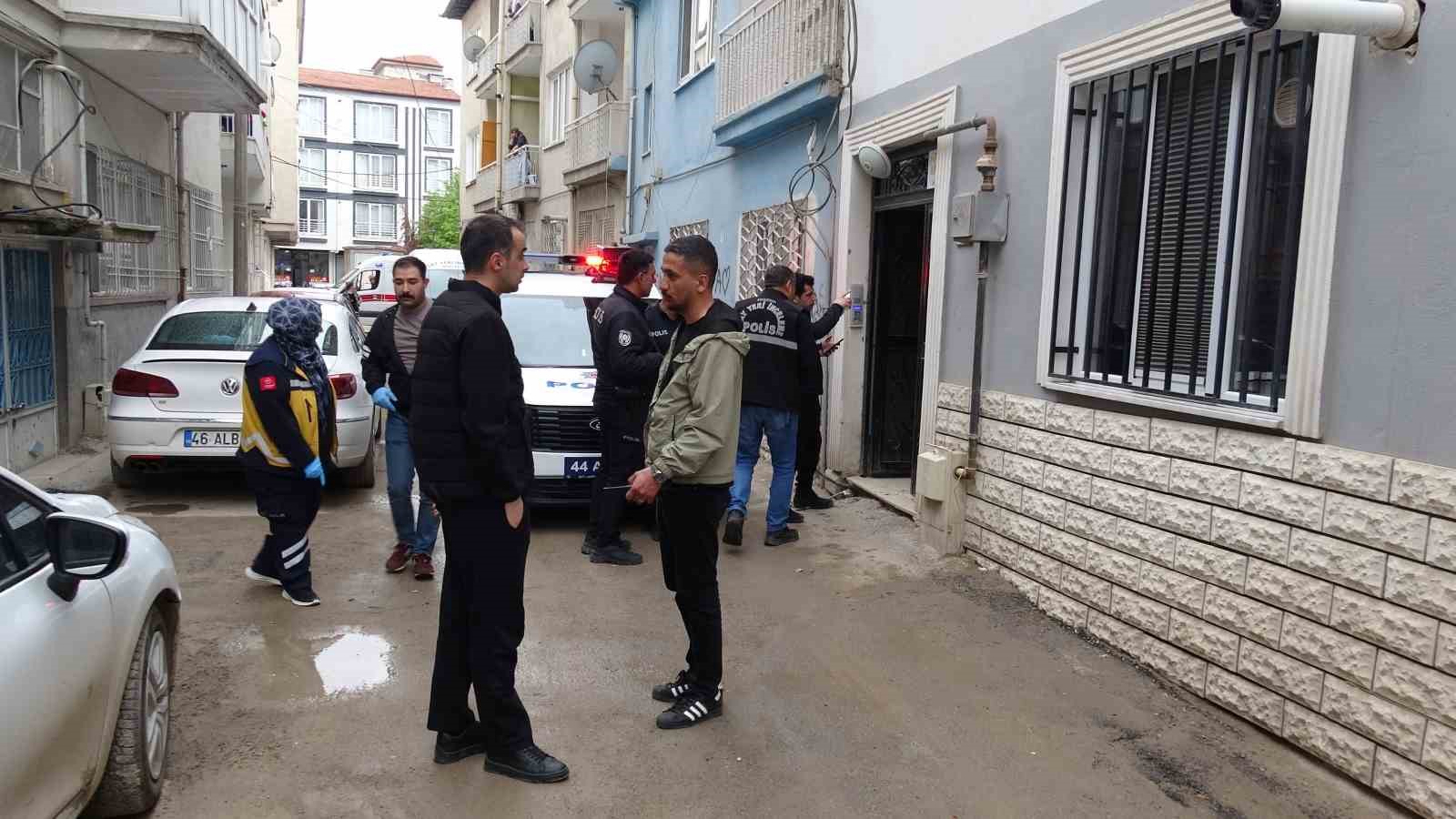 Malatya&rsquo;da evinde silahlı saldırıya uğrayan kadın yaralandı
