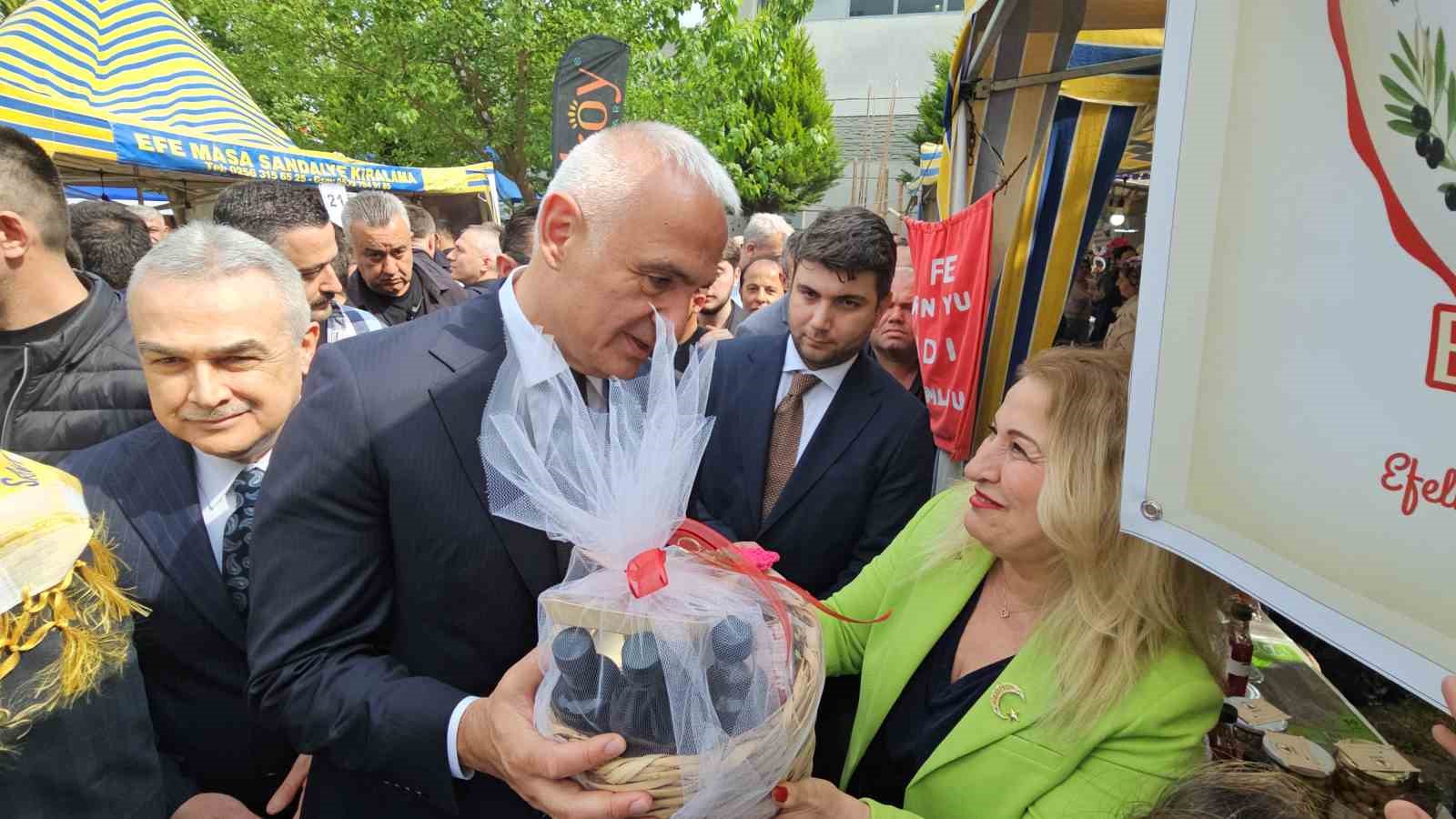 Bakan Ersoy Nazilli&rsquo;de festival a&ccedil;ılışına katıldı
