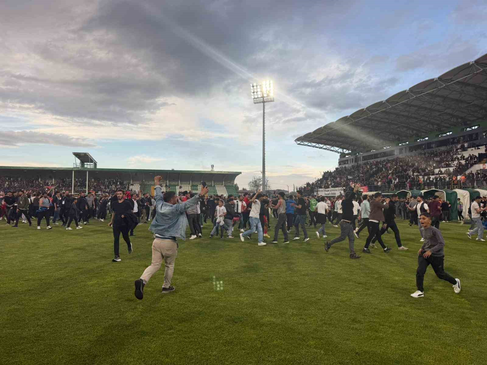 Iğdır&rsquo;da Amed Sportif Faaliyler taraftarının şampiyonluk coşkusu
