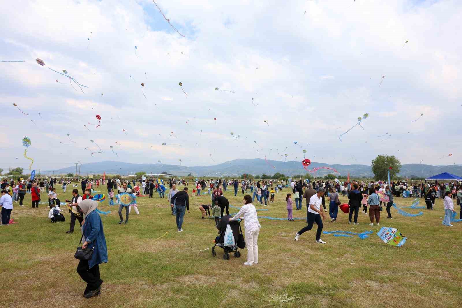 Aydın&rsquo;da u&ccedil;urtmalar g&ouml;ky&uuml;z&uuml;n&uuml; renklendirdi
