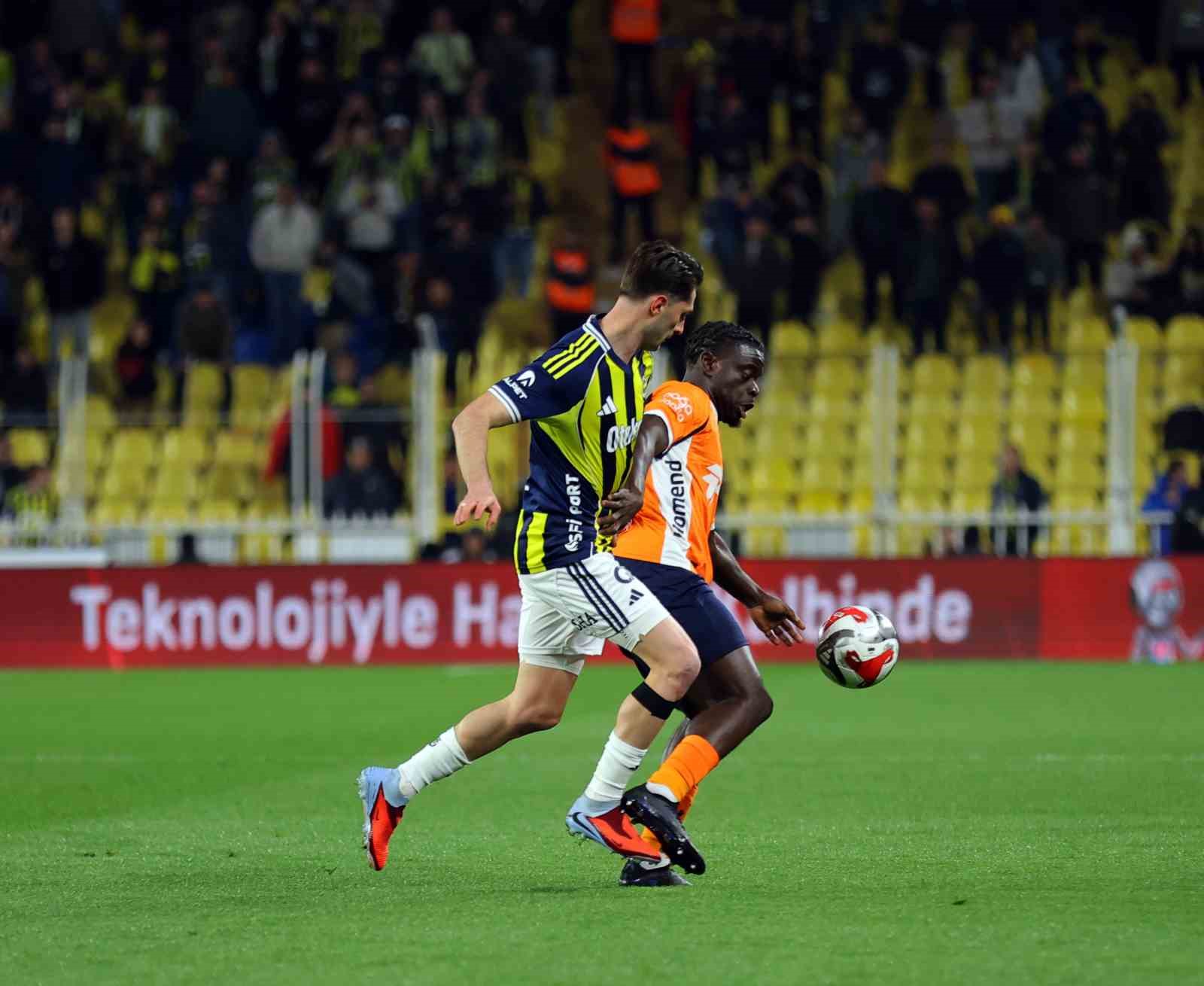 Trendyol S&uuml;per Lig: Fenerbah&ccedil;e: 0 - RAMS Başakşehir: 0 (Ma&ccedil; devam ediyor)
