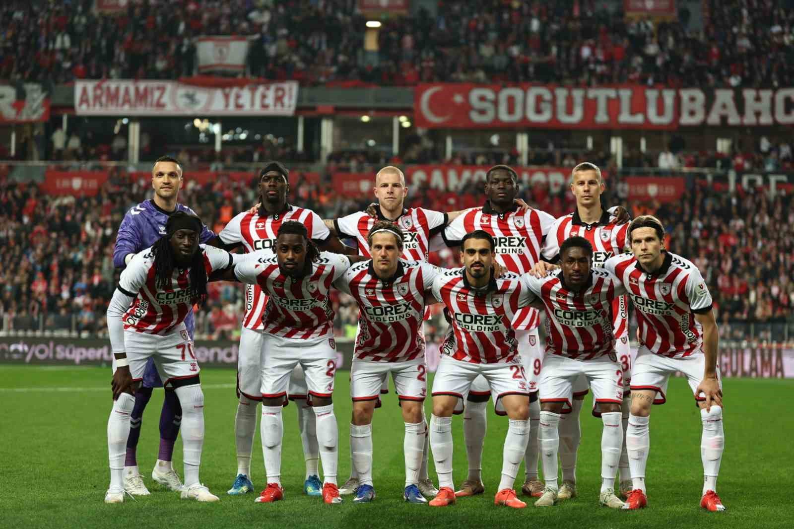 Trendyol S&uuml;per Lig: Samsunspor: 0 - Galatasaray: 1 (Ma&ccedil; devam ediyor)
