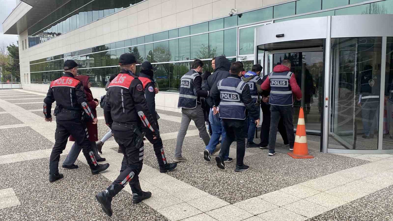 Bolu&rsquo;da iki genci silahla yaralayan 3 ş&uuml;pheli tutuklandı
