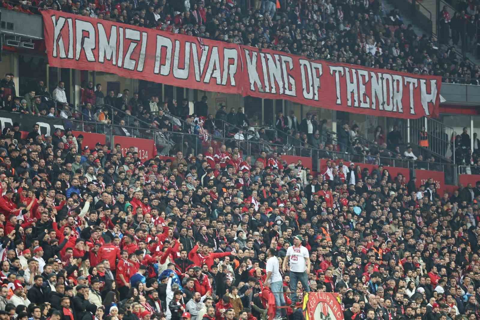 Trendyol S&uuml;per Lig: Samsunspor: 1 - Galatasaray: 1 (İlk yarı)
