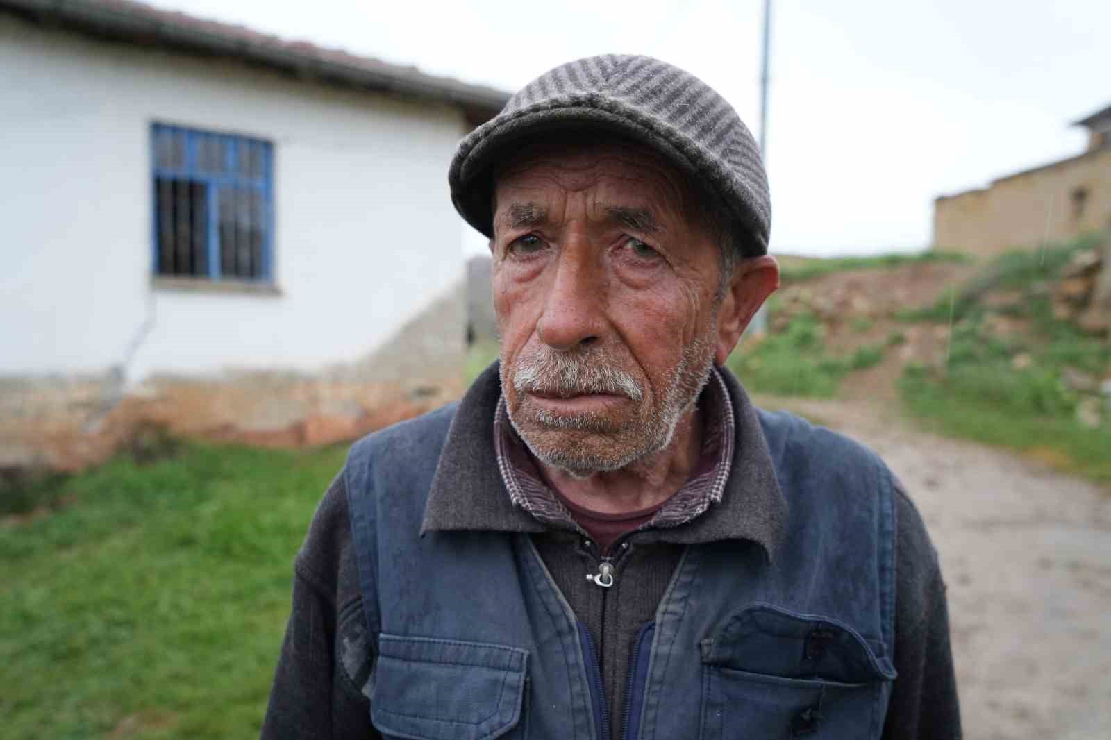 Yağış sonrası toprak kaydı, 9 yapı zarar g&ouml;rd&uuml;
