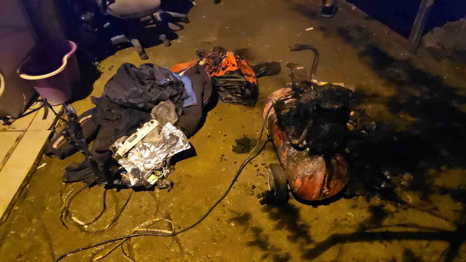 Zonguldak&rsquo;ta iş yeri &ccedil;ıkan yangında kullanılmaz hale geldi
