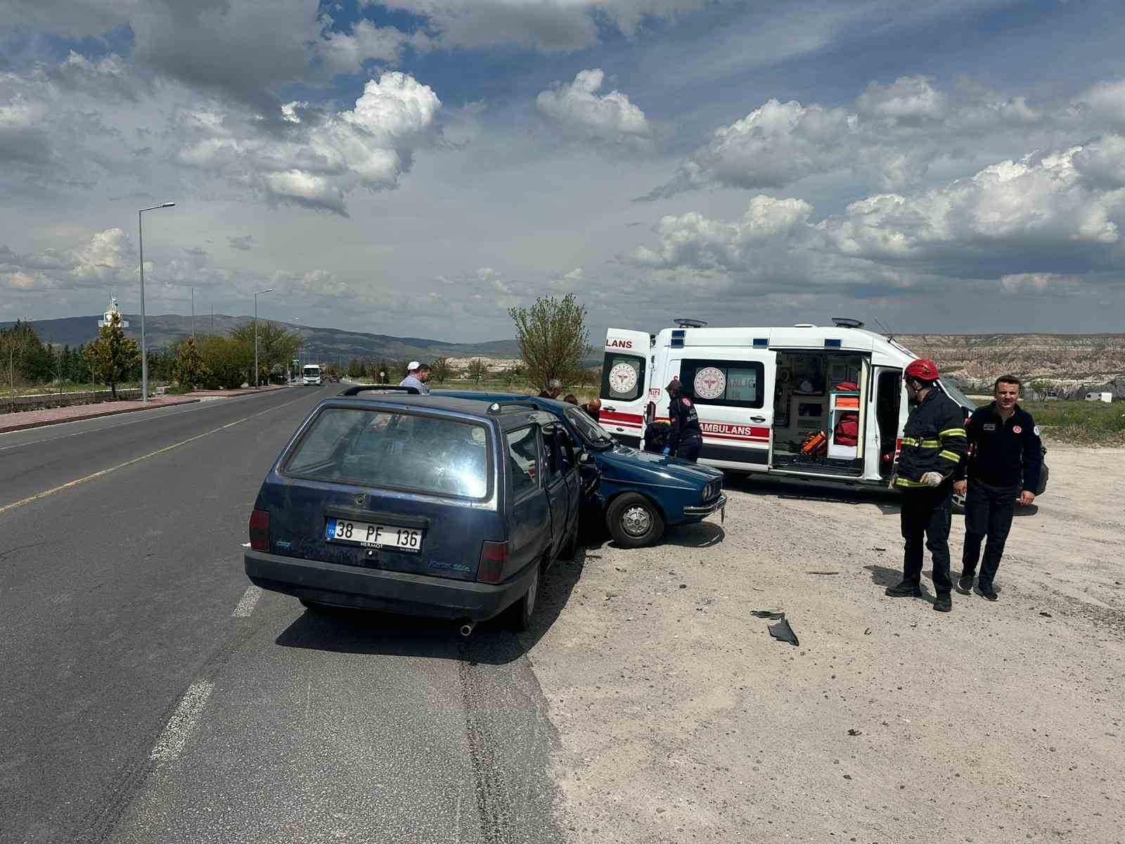 4 kişinin yaralandığı kaza güvenlik kameralarına yansıdı