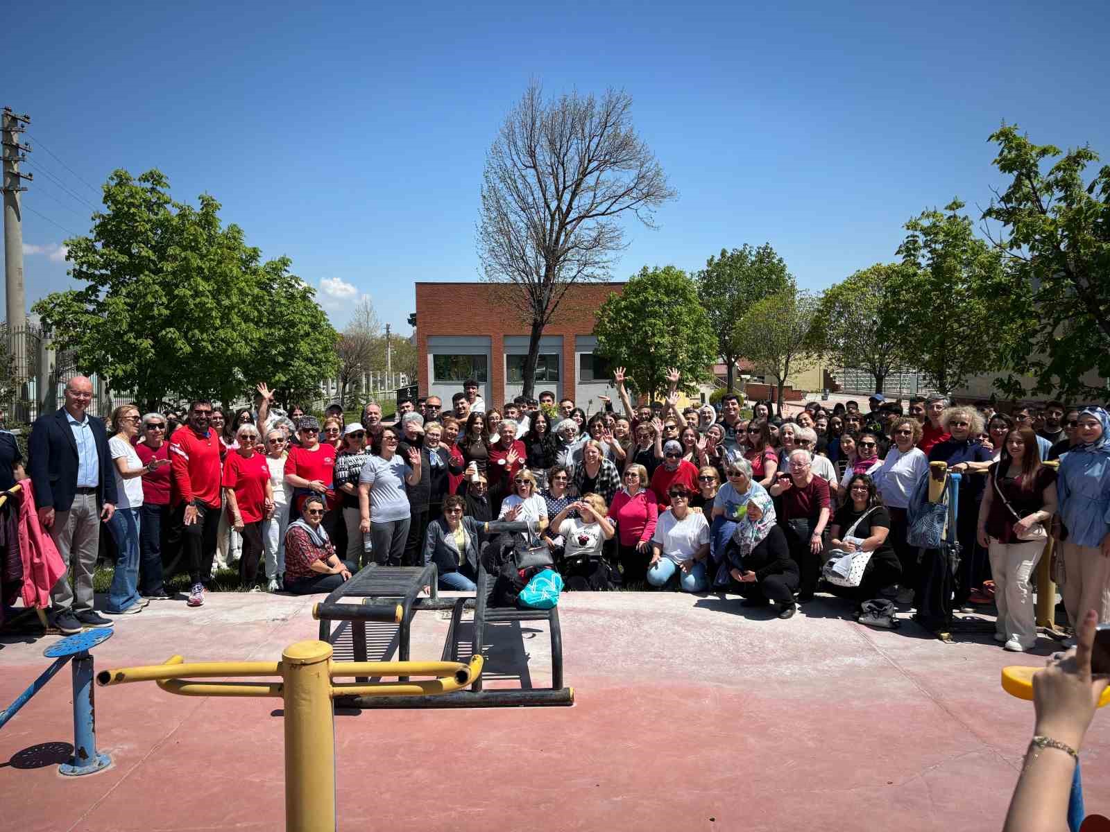 Yaşlı bakımı &ouml;ğrencileri 60+ Tazelenme &Uuml;niversitesi&rsquo;ne konuk oldu
