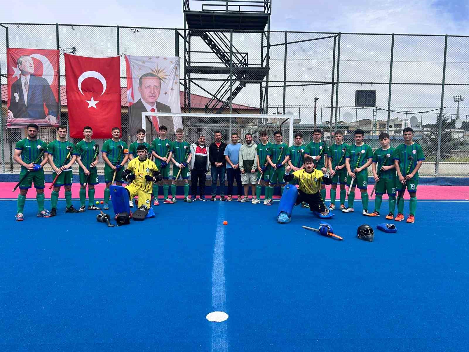 Ardeşen Anadolu İmam Hatip Lisesi, hokeyde Türkiye 3.’sü oldu