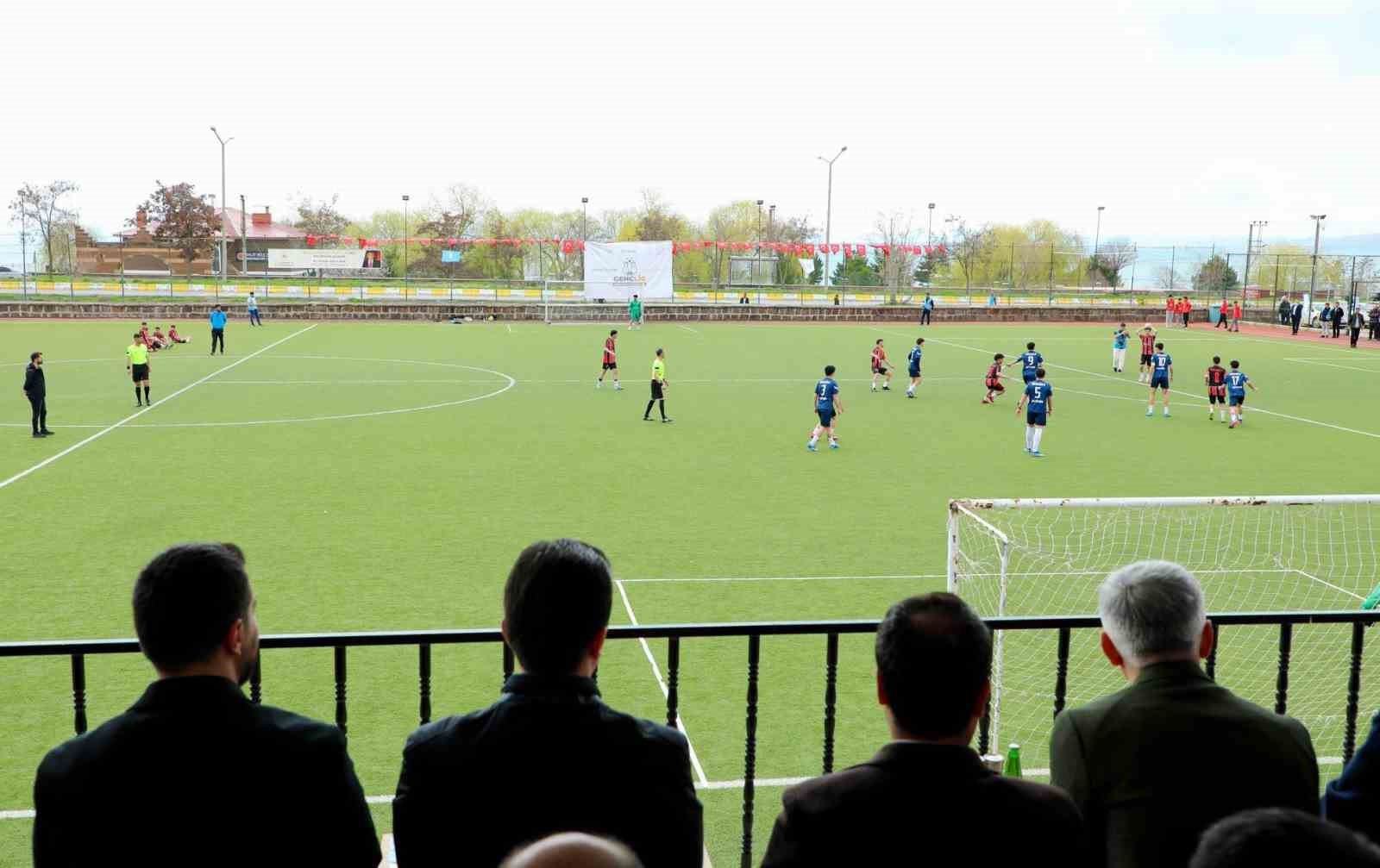 Ahlat’ta liseler arası bölge maçları başladı