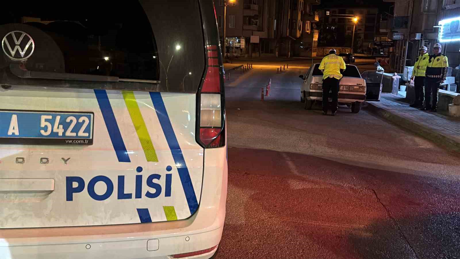 Sigortasız, muayenesiz ve plakasız ara&ccedil; s&uuml;r&uuml;c&uuml;s&uuml;ne 12 bin 942 lira ceza
