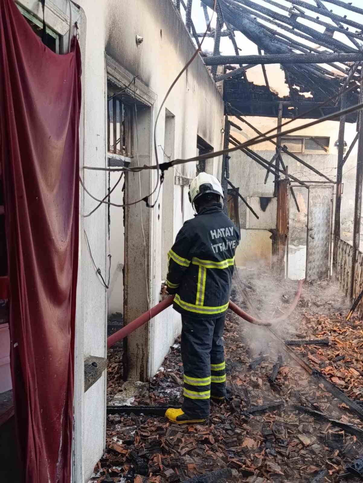 Reyhanlı&rsquo;da ev yangını
