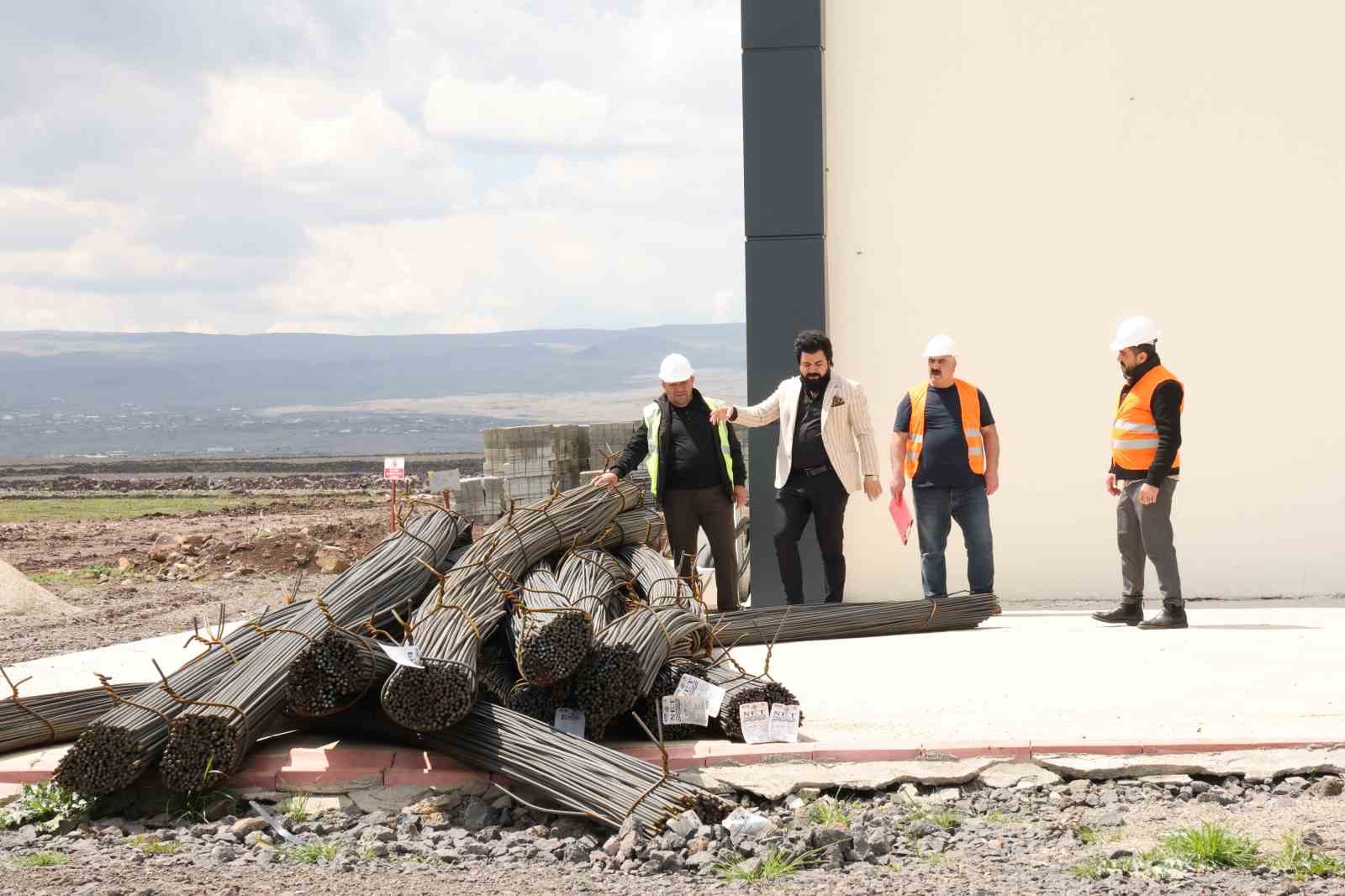 Orta Doğu&rsquo;da &ccedil;atışmaya rağmen &uuml;lkede &rsquo;Ter&ouml;rs&uuml;z T&uuml;rkiye&rsquo; s&uuml;reci: Diyarbakırlı iş adamı kentinde milyarlık yatırımı s&uuml;rd&uuml;r&uuml;yor

