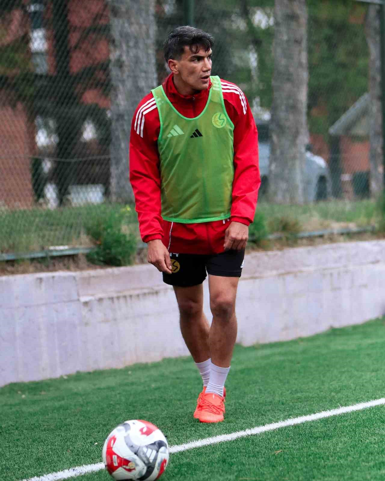 Eskişehirspor, Ayvalıkg&uuml;c&uuml; Belediyespor ma&ccedil;ının hazırlıklarını s&uuml;rd&uuml;rd&uuml;

