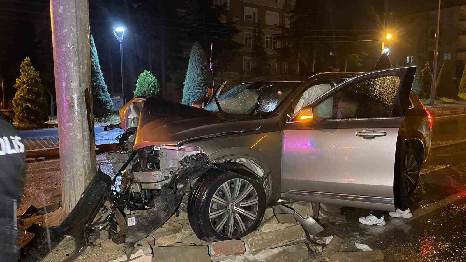 Karaman&rsquo;da cip trafik levhasına &ccedil;arptı: 1 yaralı
