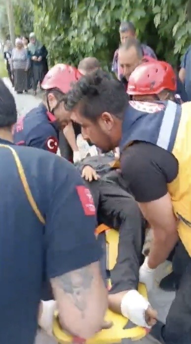 Osmaniye&rsquo;de ayağı bisikletin tekerine sıkışan &ccedil;ocuk ekiplerce kurtarıldı
