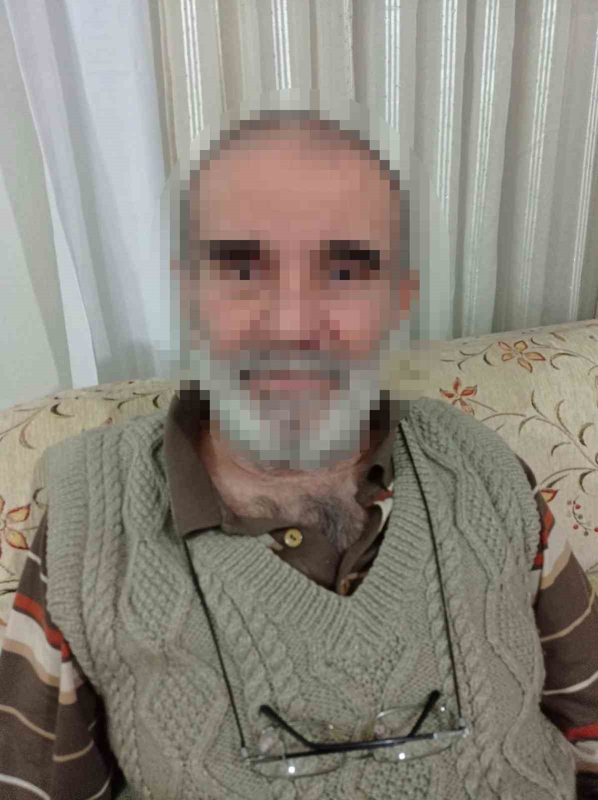 İzmir&rsquo;de bir baba tartıştığı oğlunu bı&ccedil;aklayarak &ouml;ld&uuml;rd&uuml;
