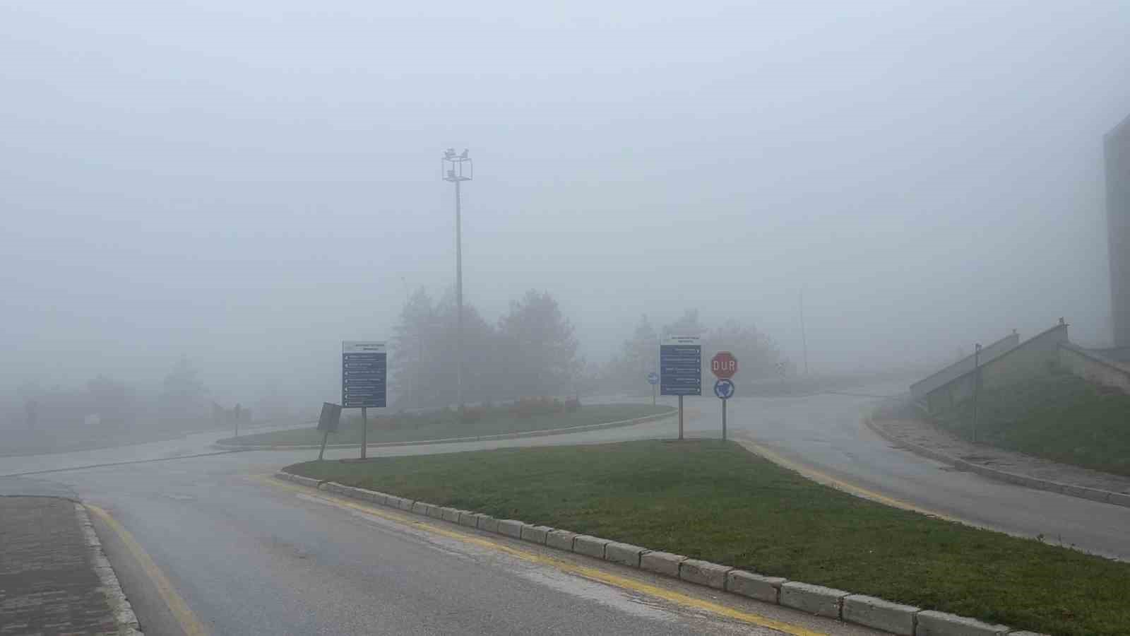 Bolu’da sis görüş mesafesini düşürdü
