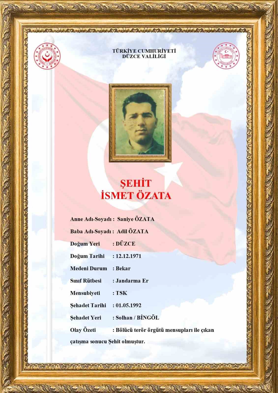 Jandarma şehit &Ouml;zata kabri başında anıldı
