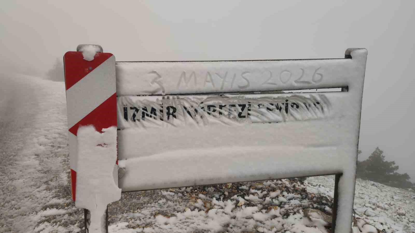 Spil Dağı&rsquo;na Mayıs ayında kar yağdı
