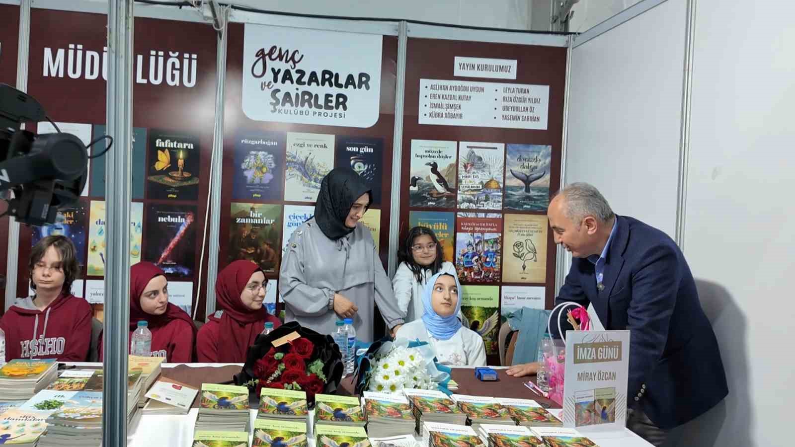 &lsquo;Miray kuş&rsquo; imza g&uuml;n&uuml;nde
