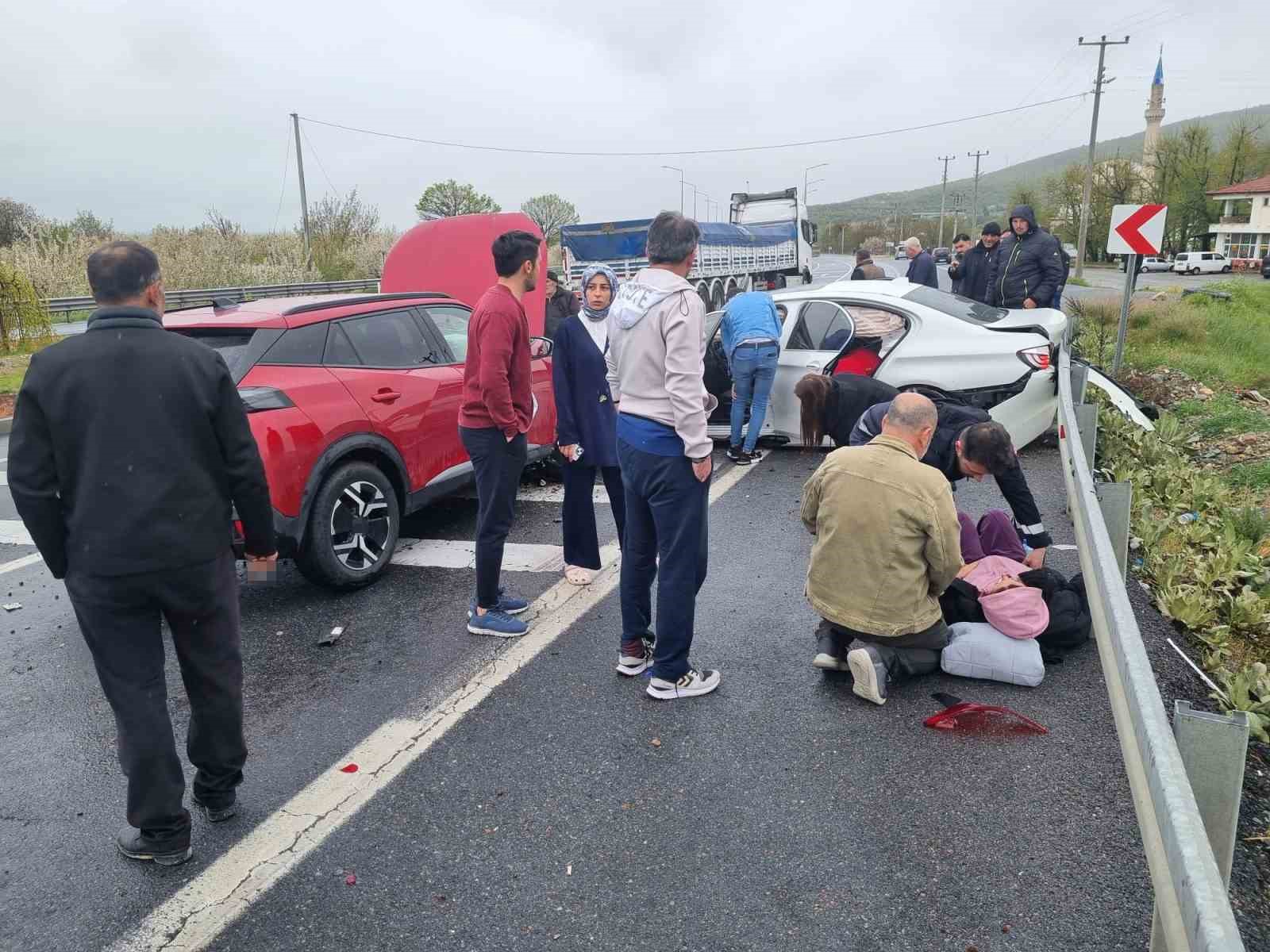 Akşehir&rsquo;de trafik kazası: 4 yaralı

