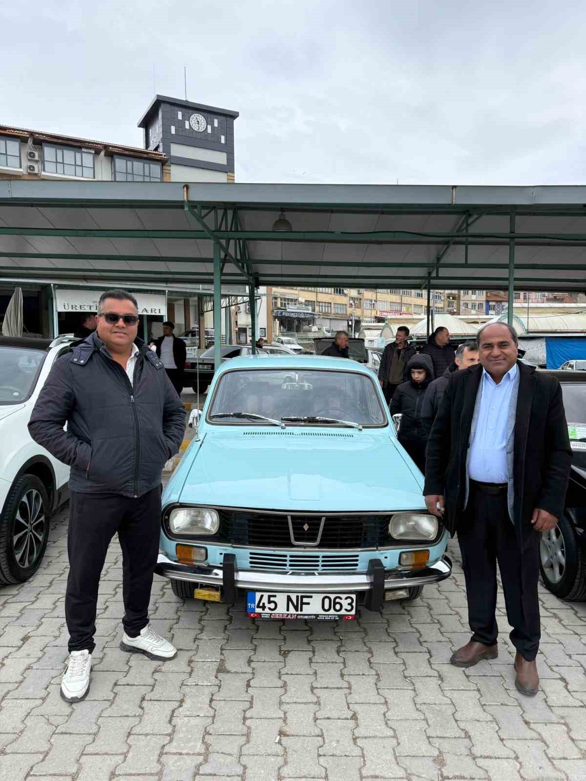 Yarım asırlık klasik otomobil 210 bin liraya yeni sahibini buldu
