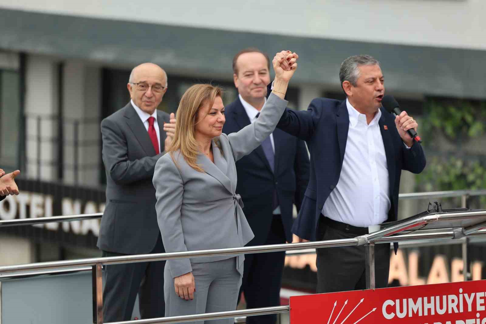 CHP Genel Başkanı &Ouml;zel: "D&uuml;ğ&uuml;n&uuml; de cenazeyi de AK Parti&rsquo;lilerle, MHP&rsquo;lilerle birlikte yapıyoruz"

