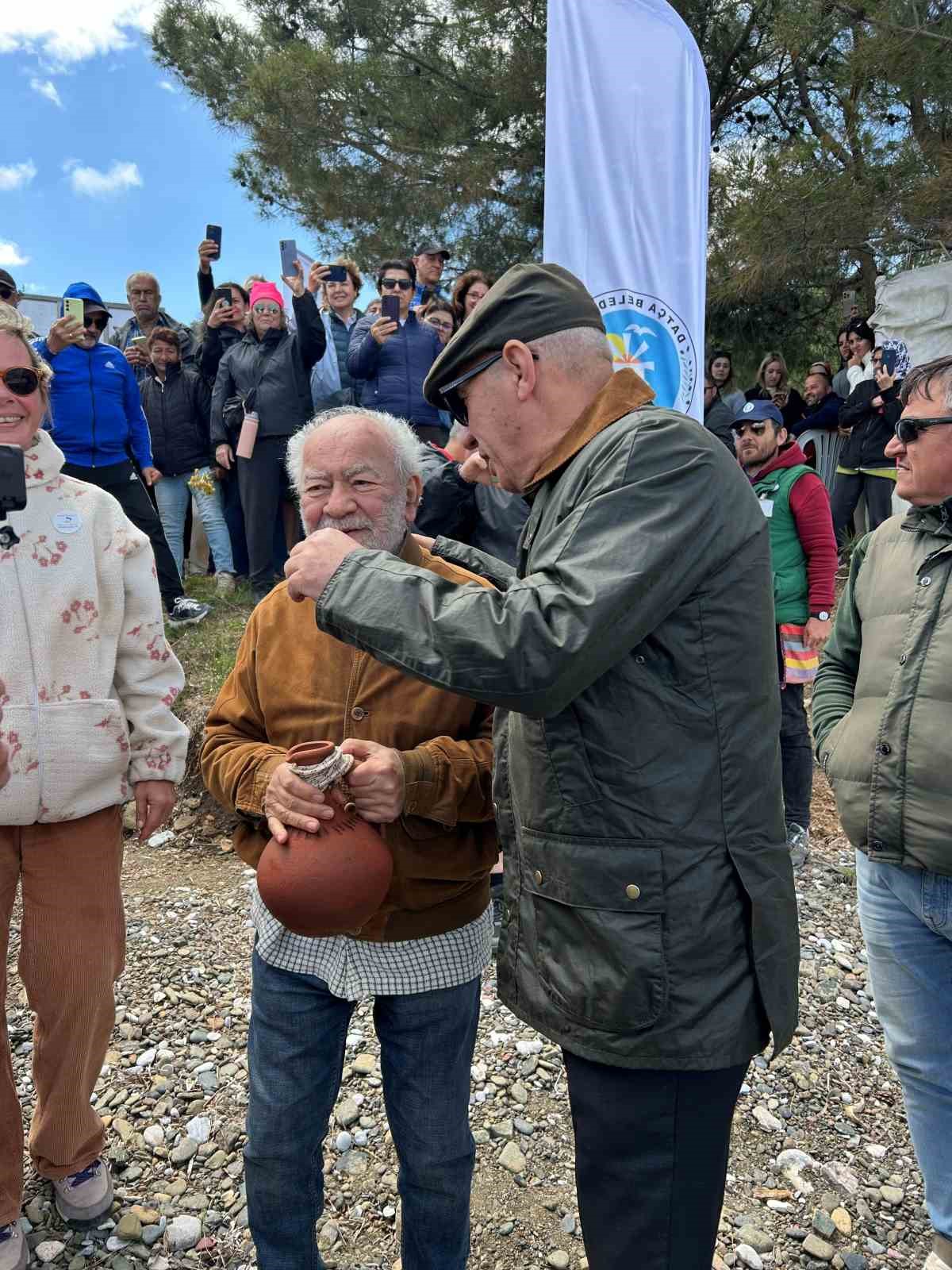 Testilerle taşınan Akdeniz suyu Ege&rsquo;ye d&ouml;k&uuml;ld&uuml;
