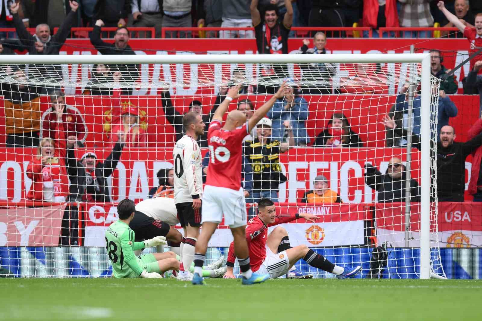 Dev ma&ccedil;ta Manchester United, evinde Liverpool&rsquo;u yendi
