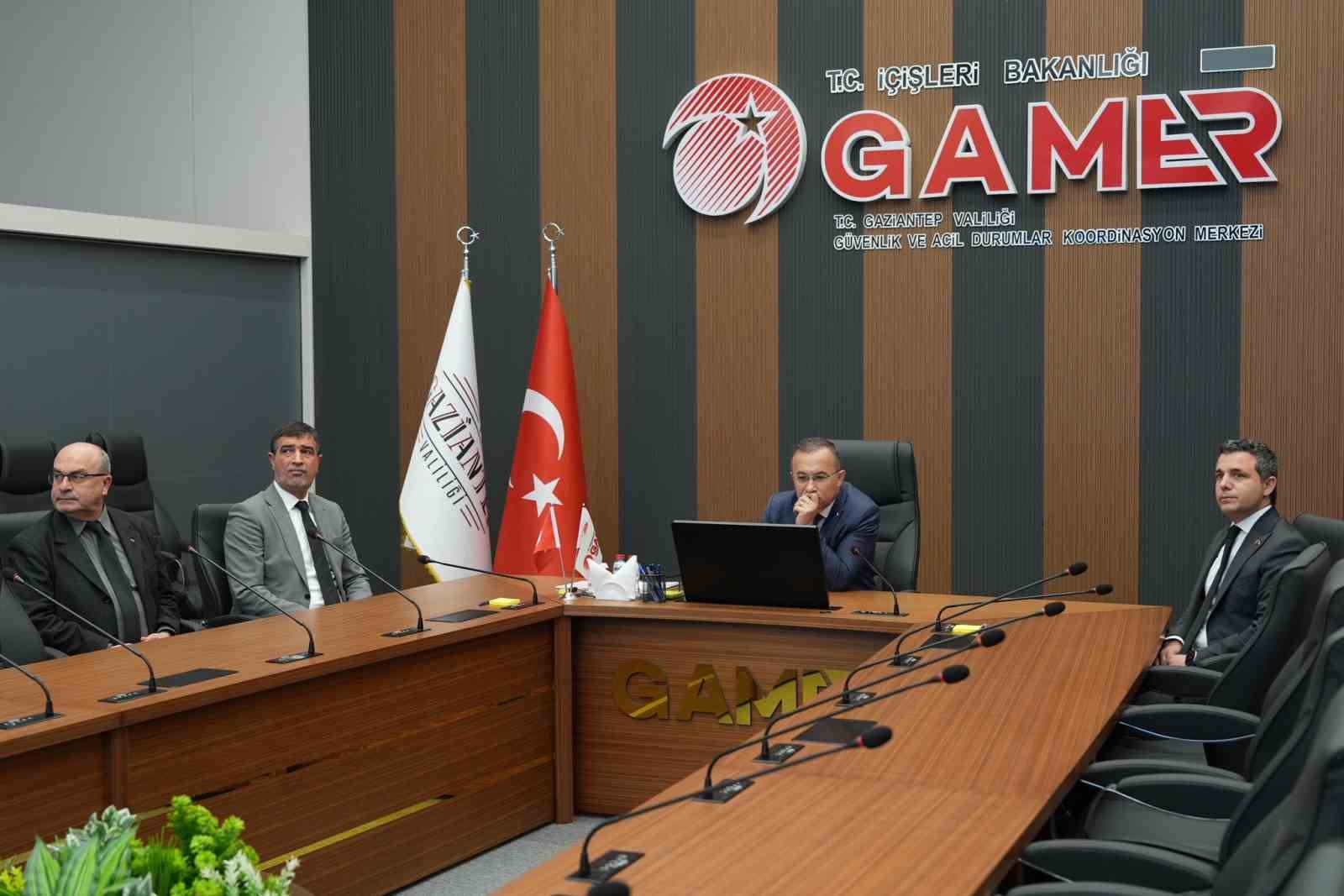 Gaziantep Valiliği’nden "süper hücre" açıklaması: "Bazı bölgelerde olumsuzluklar yaşanmış, vatandaşlarımız hafif yaralanmıştır"