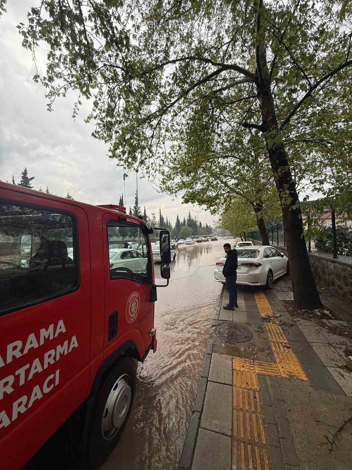 Gaziantep Valiliği&rsquo;nden "s&uuml;per h&uuml;cre" a&ccedil;ıklaması: "Bazı b&ouml;lgelerde olumsuzluklar yaşanmış, vatandaşlarımız hafif yaralanmıştır"
