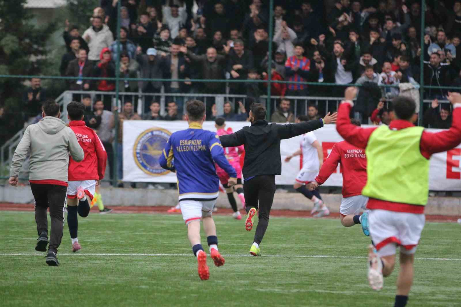 Karab&uuml;k amat&ouml;r futbol liginde play-off yarı final ma&ccedil;ları tamamlandı
