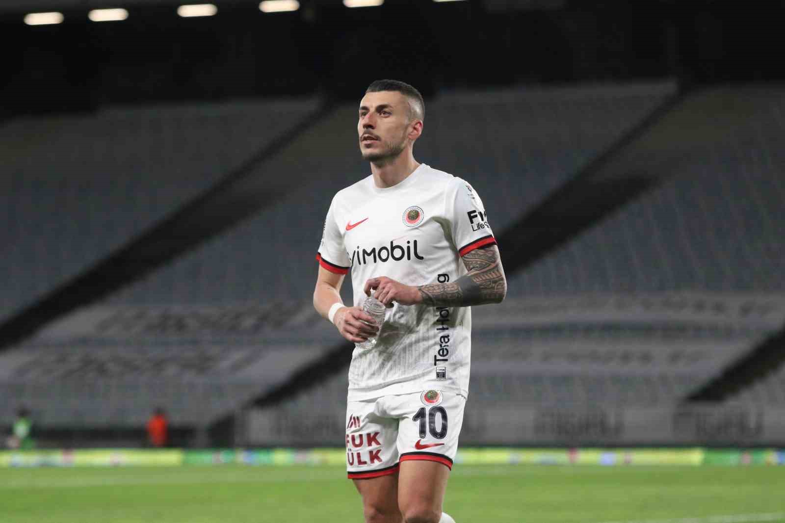 Trendyol S&uuml;per Lig: Fatih Karag&uuml;mr&uuml;k: 1 - Gen&ccedil;lerbirliği: 0 (Ma&ccedil; sonucu)
